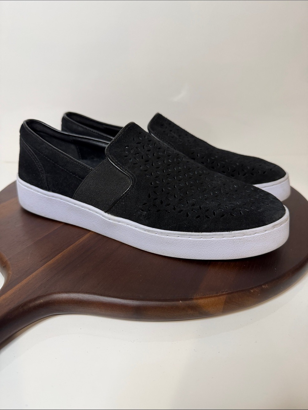 Vionic Kani Slip On Sneaker Black Laser Cut Leather Comfort Shoes Arch Support